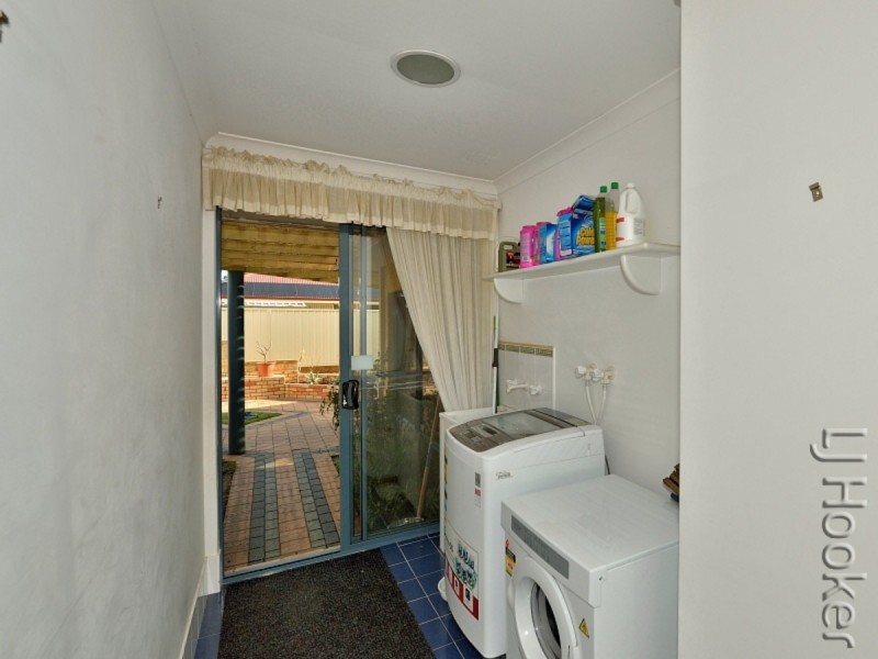 7 Suncrest Meander, Meadow Springs WA 6210