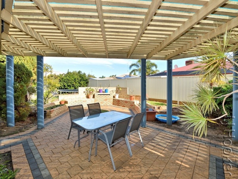 7 Suncrest Meander, Meadow Springs WA 6210