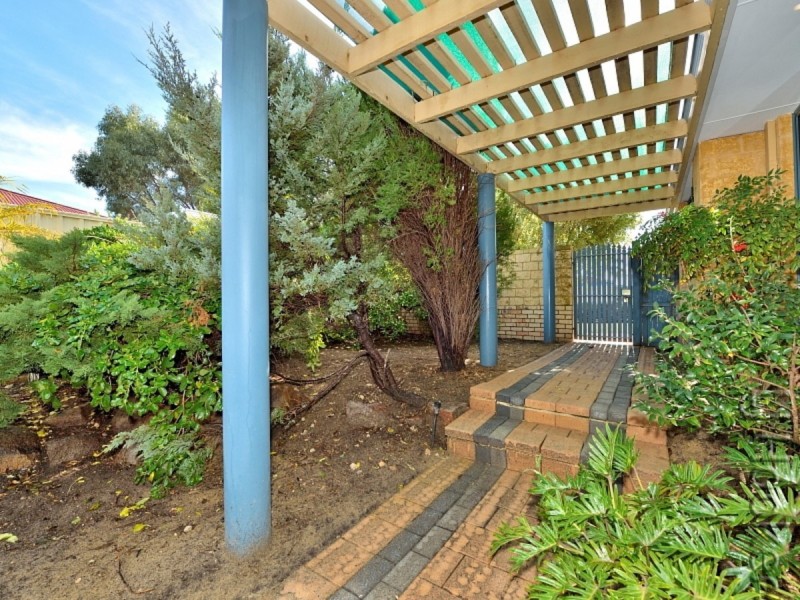 7 Suncrest Meander, Meadow Springs WA 6210