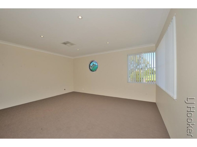 8 Parkwater Cove, Halls Head WA 6210