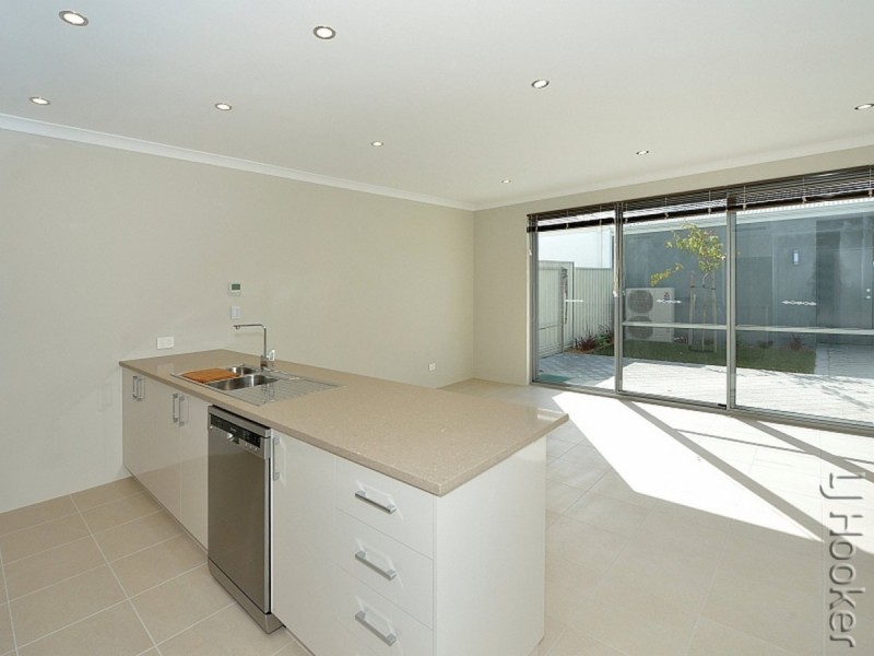 174 Boardwalk Boulevard, Halls Head WA 6210