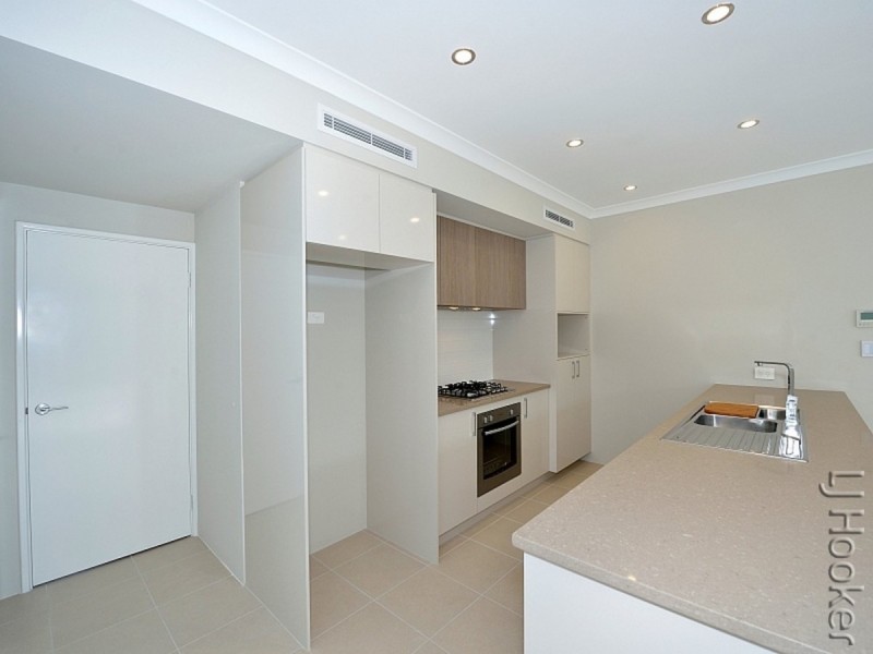 174 Boardwalk Boulevard, Halls Head WA 6210