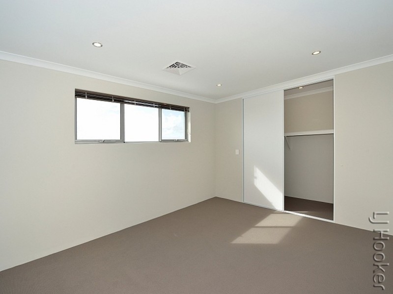 174 Boardwalk Boulevard, Halls Head WA 6210