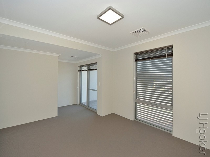 174 Boardwalk Boulevard, Halls Head WA 6210