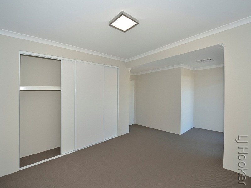 174 Boardwalk Boulevard, Halls Head WA 6210