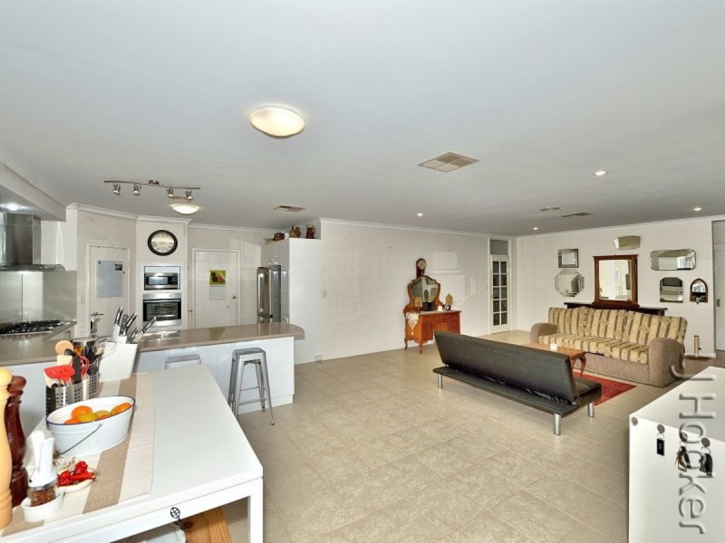 51 Quandong Parkway, Halls Head WA 6210