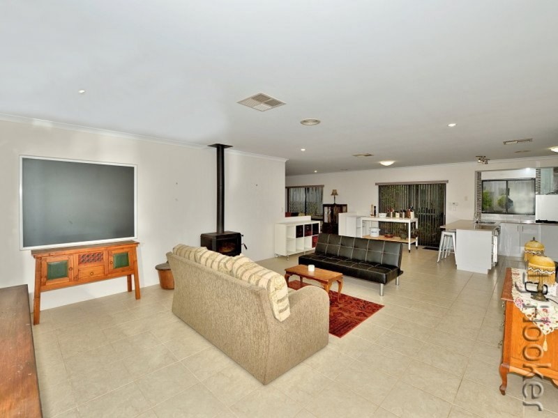 51 Quandong Parkway, Halls Head WA 6210