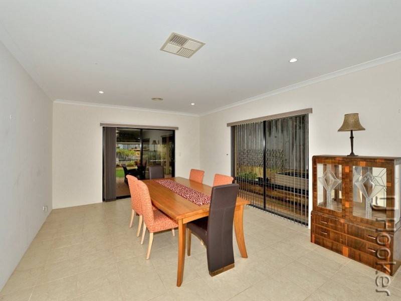 51 Quandong Parkway, Halls Head WA 6210