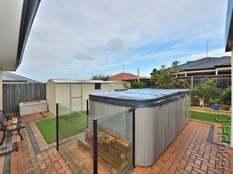 51 Quandong Parkway, Halls Head WA 6210