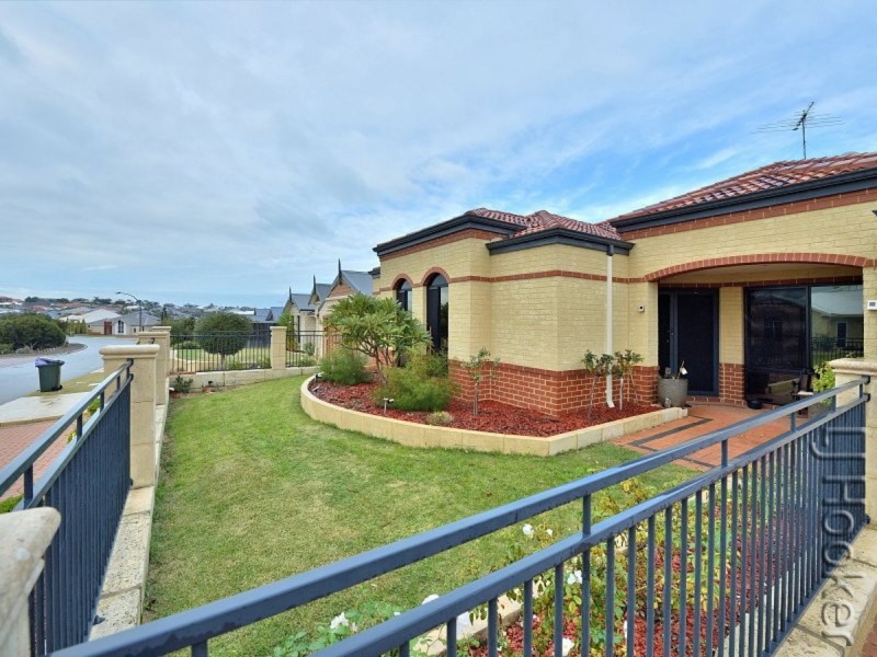 51 Quandong Parkway, Halls Head WA 6210