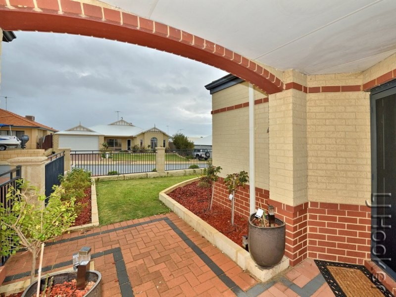 51 Quandong Parkway, Halls Head WA 6210