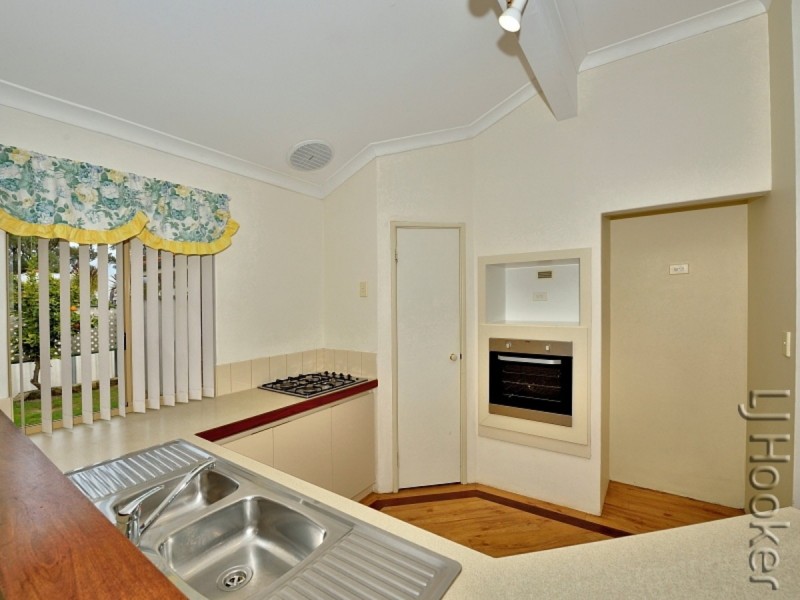 2 Willmott Close, Halls Head WA 6210