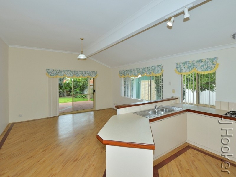 2 Willmott Close, Halls Head WA 6210