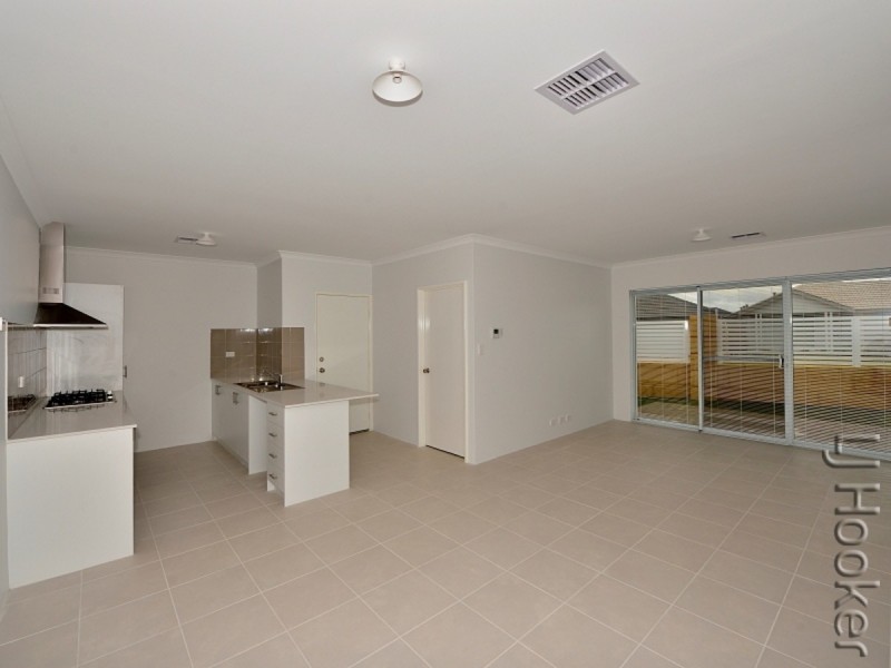 1 Tamarind Lane, Halls Head WA 6210