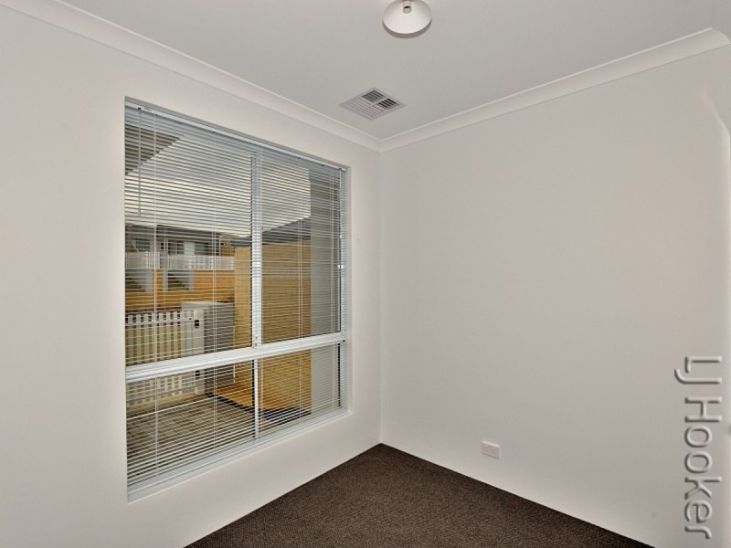 1 Tamarind Lane, Halls Head WA 6210