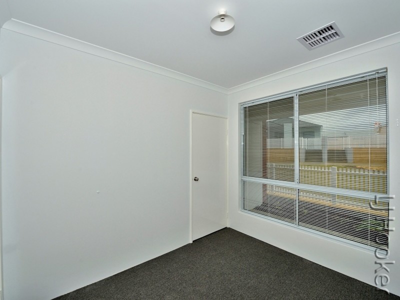 1 Tamarind Lane, Halls Head WA 6210