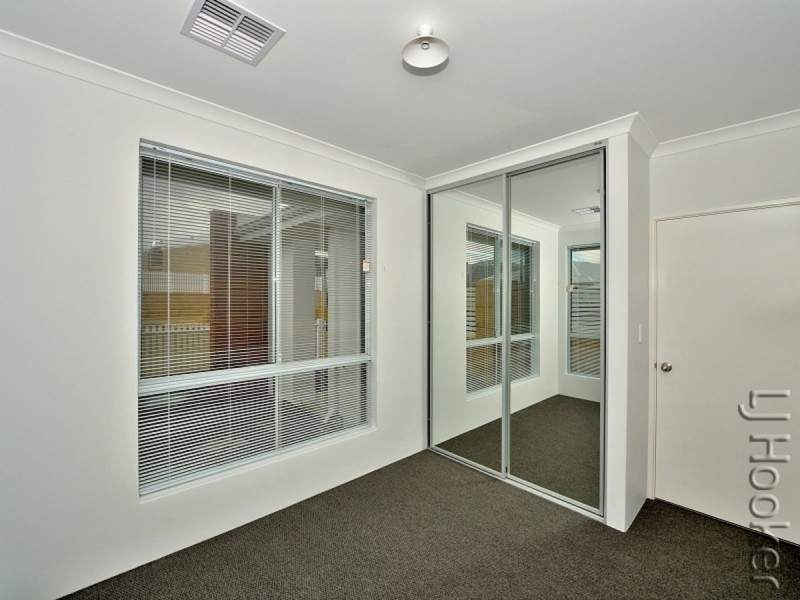 1 Tamarind Lane, Halls Head WA 6210