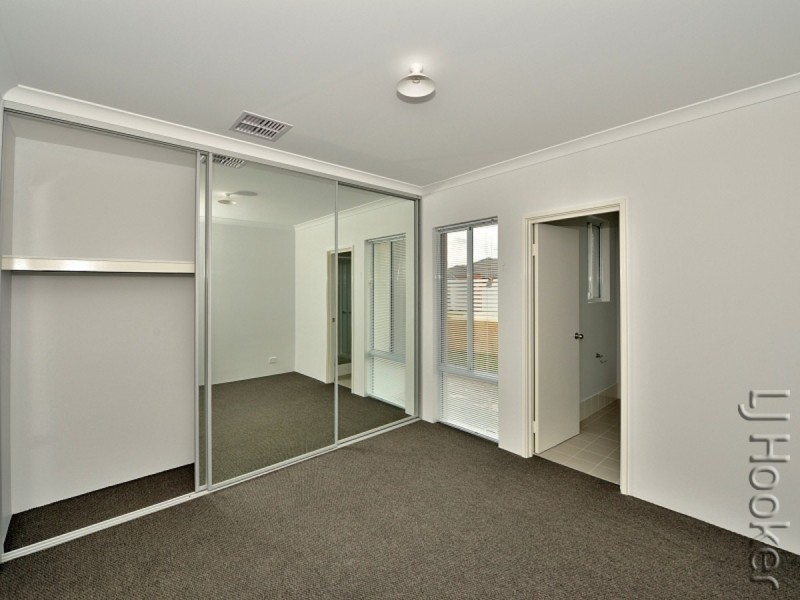 1 Tamarind Lane, Halls Head WA 6210