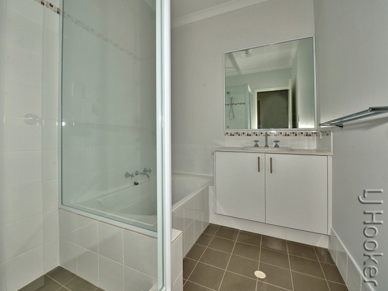 1 Tamarind Lane, Halls Head WA 6210