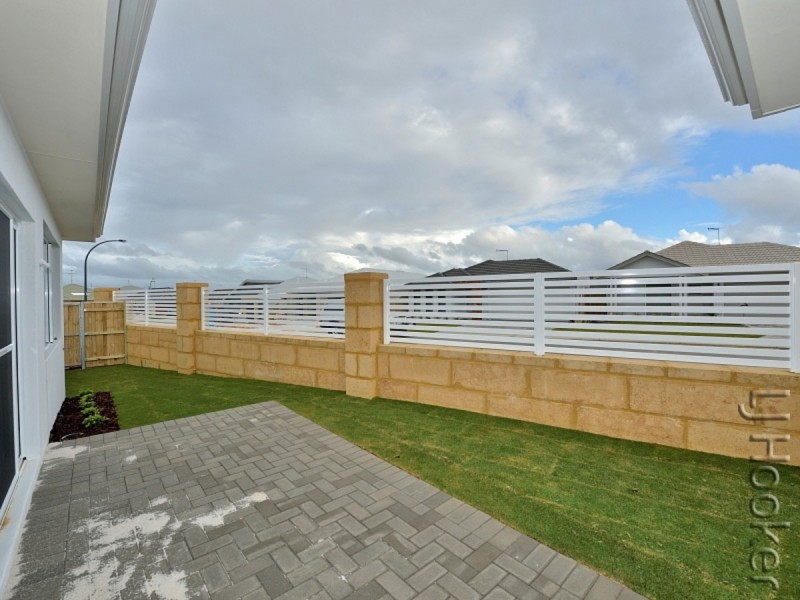 1 Tamarind Lane, Halls Head WA 6210