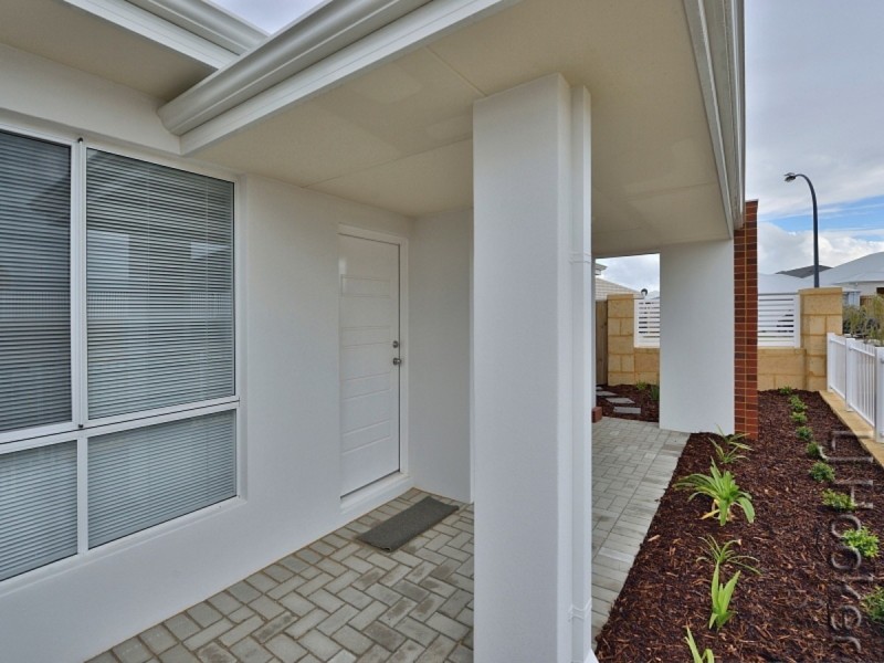 1 Tamarind Lane, Halls Head WA 6210