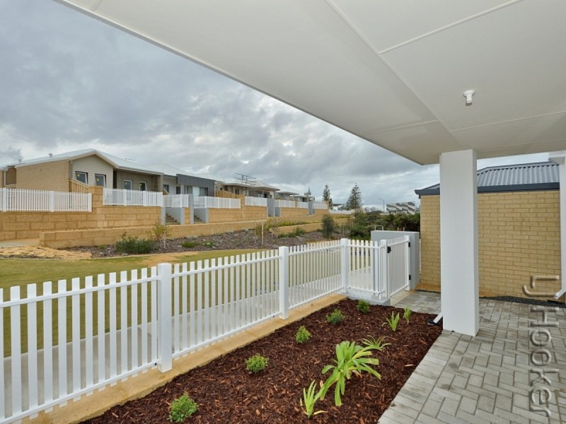1 Tamarind Lane, Halls Head WA 6210