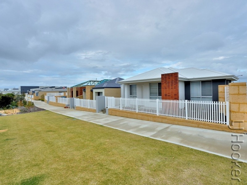 1 Tamarind Lane, Halls Head WA 6210