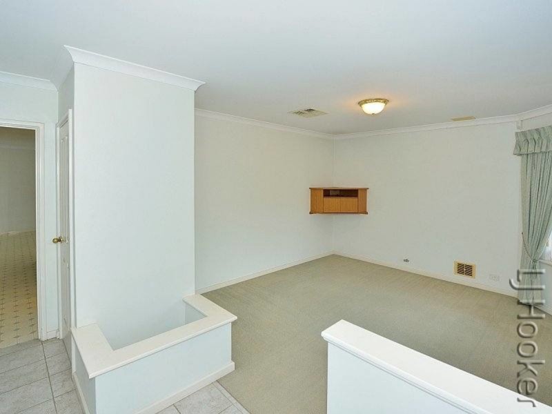 10 Peron Place, San Remo WA 6210