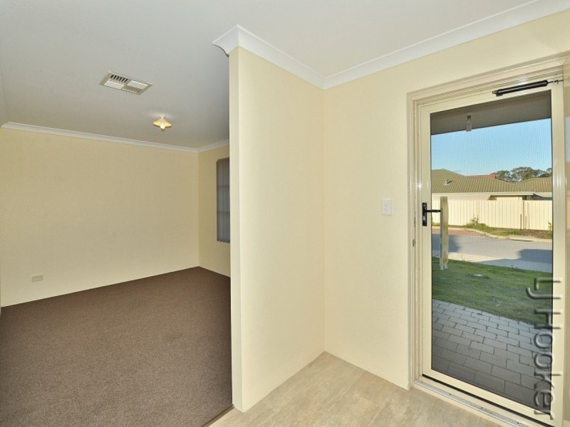 8 Pingle Drive, Greenfields WA 6210