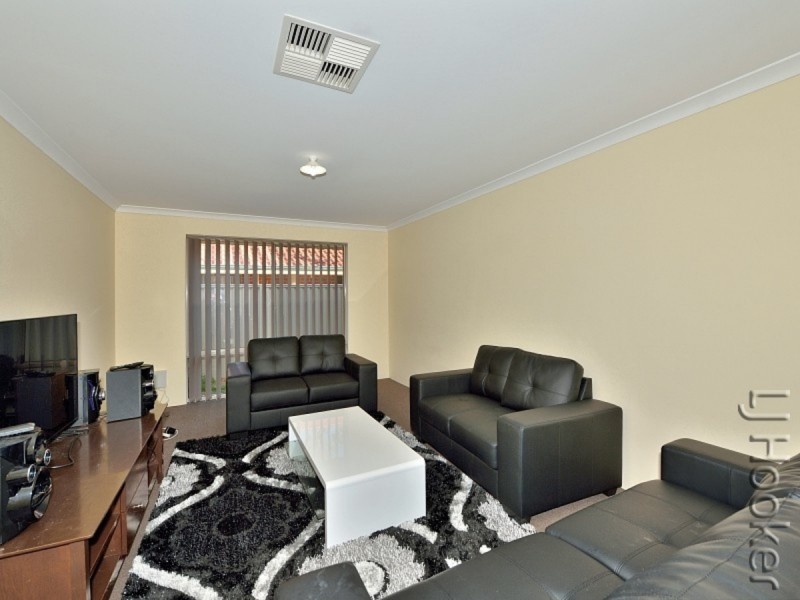 8 Pingle Drive, Greenfields WA 6210