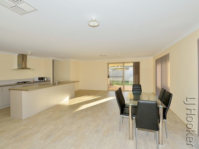 8 Pingle Drive, Greenfields WA 6210