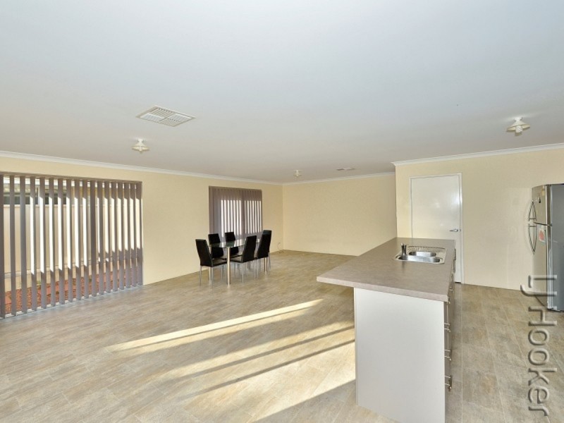 8 Pingle Drive, Greenfields WA 6210