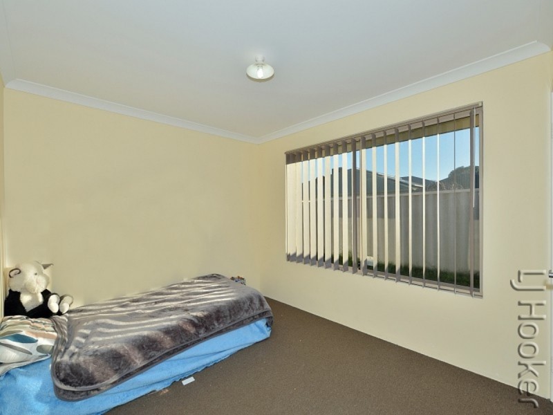 8 Pingle Drive, Greenfields WA 6210