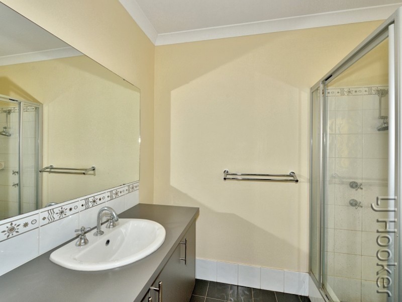 8 Pingle Drive, Greenfields WA 6210