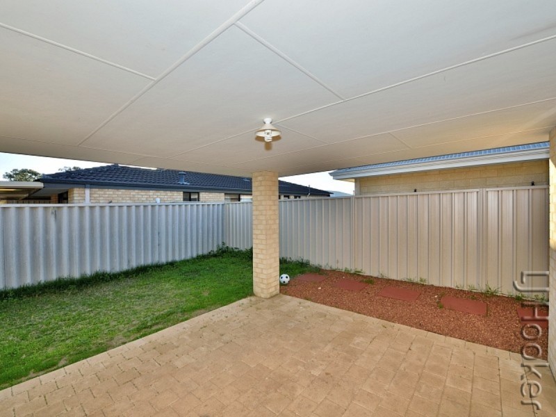 8 Pingle Drive, Greenfields WA 6210