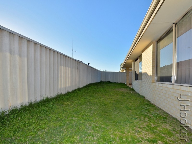 8 Pingle Drive, Greenfields WA 6210