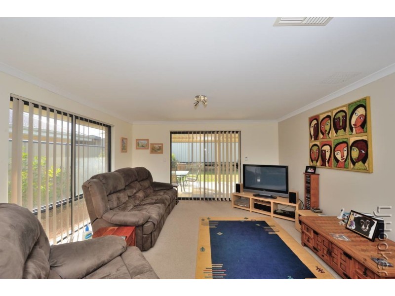 28 Camden Way, Meadow Springs WA 6210