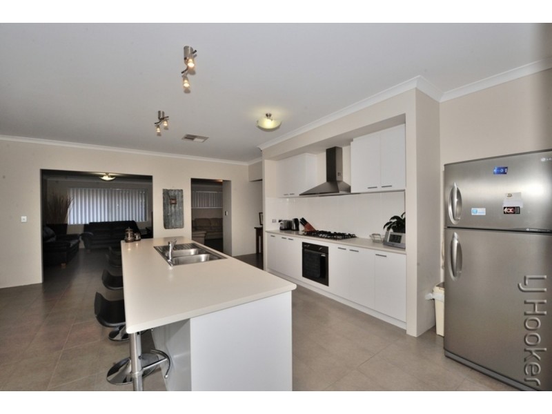 18 Adriana Way, Halls Head WA 6210