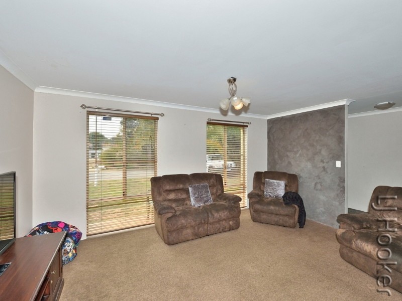 8 Allora Close, Dudley Park WA 6210