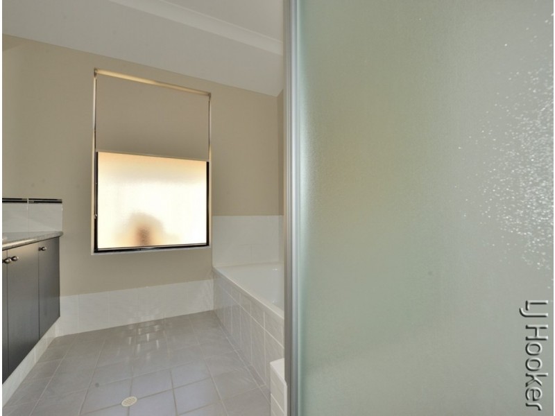 3 Lea Wynd, Lakelands WA 6180