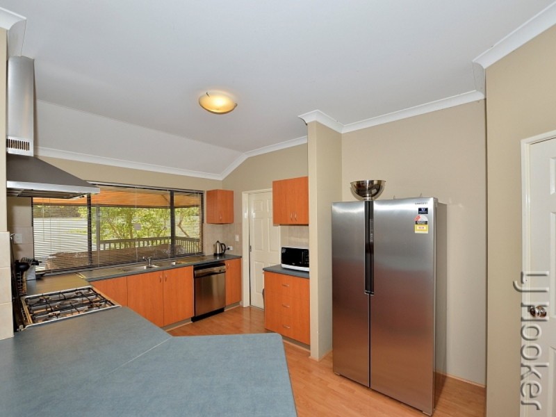 8 Spyglass Rise, Halls Head WA 6210