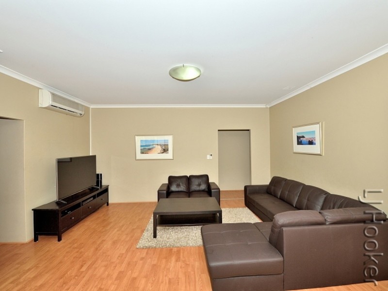 8 Spyglass Rise, Halls Head WA 6210