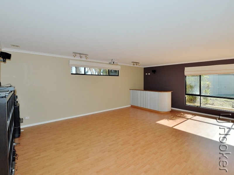 8 Spyglass Rise, Halls Head WA 6210