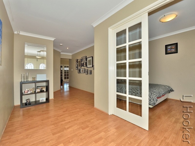 8 Spyglass Rise, Halls Head WA 6210