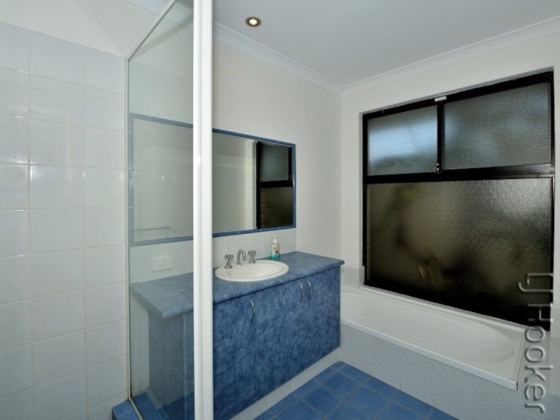 8 Spyglass Rise, Halls Head WA 6210