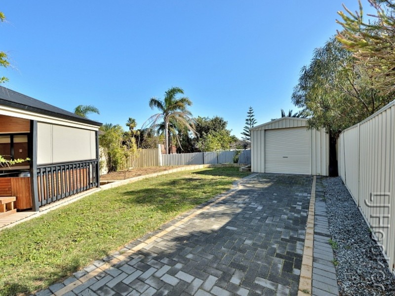8 Spyglass Rise, Halls Head WA 6210