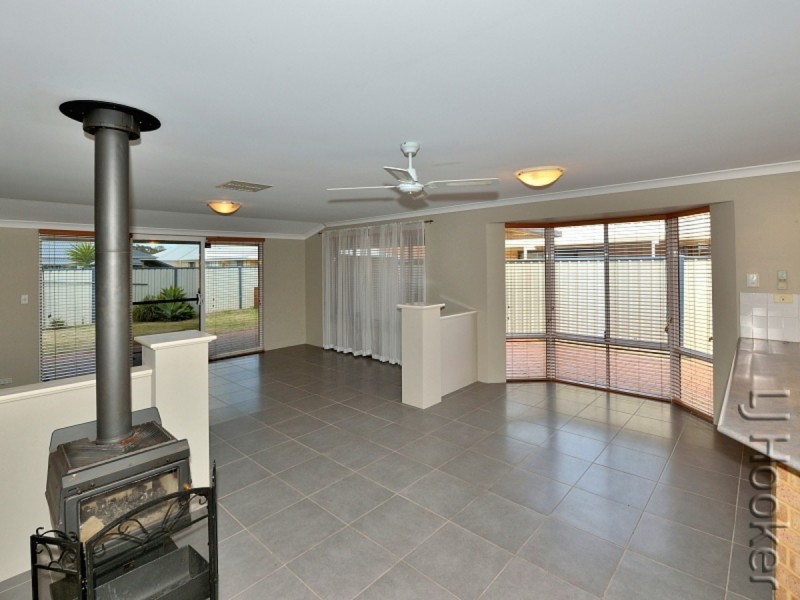 22 Finchley Avenue, Meadow Springs WA 6210