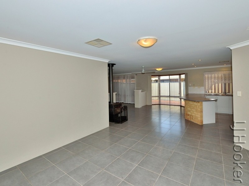 22 Finchley Avenue, Meadow Springs WA 6210