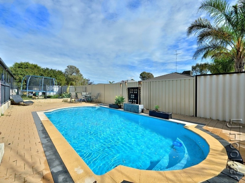 17 Cane Road, Greenfields WA 6210