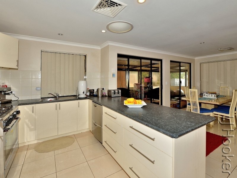17 Cane Road, Greenfields WA 6210